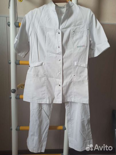 Женские медицинские костюм и халаты б/у, р.46
