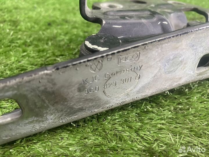 Петля капота левая Volkswagen Passat b6 3C