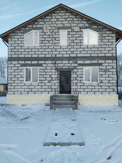 Коттедж 263 м² на участке 12 сот.