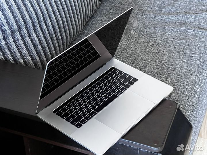 Macbook pro 15 256 2017