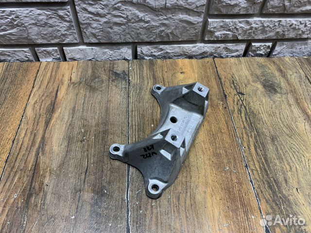 Mercedes Benz S W222 Кронштейн кпп задний