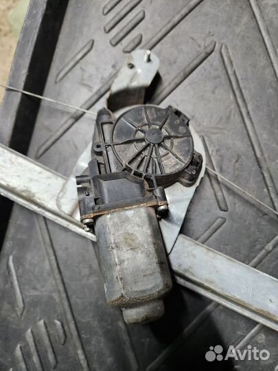 Стеклоподъемник Renault Logan 1