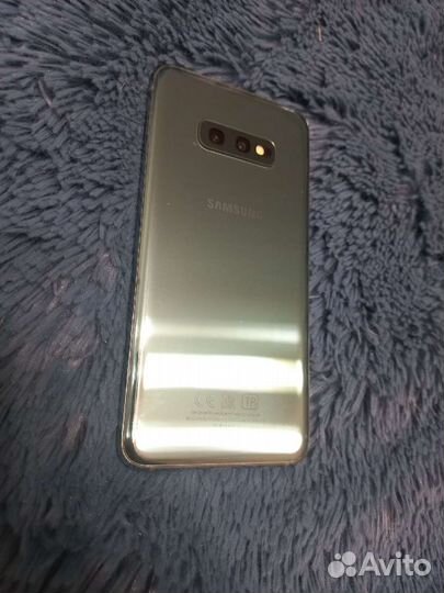 Телефон Samsung s10e