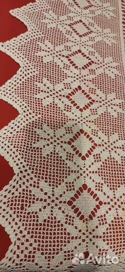Вязаный подзор, голубки, кружево