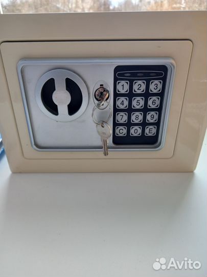 Сейф металлический