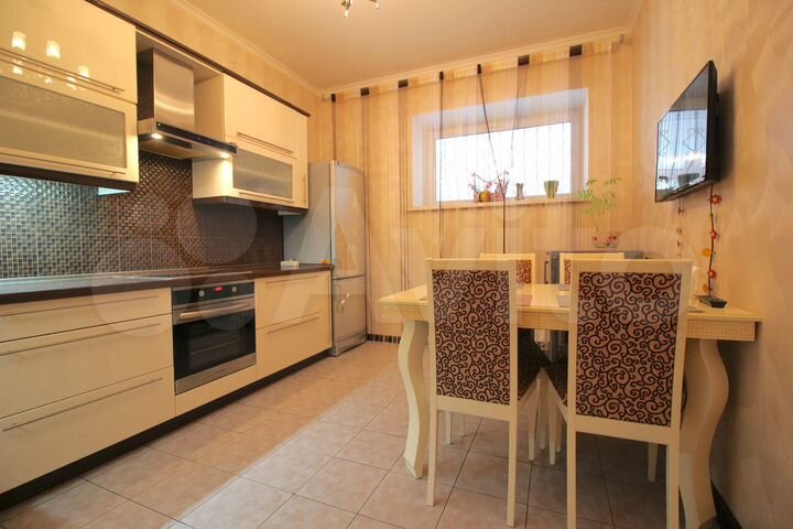 2-к. квартира, 72,6 м², 1/12 эт.