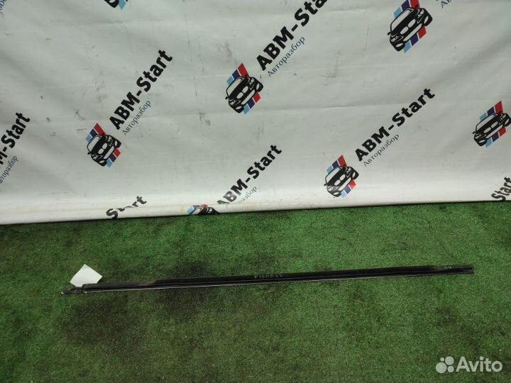 Молдинг стекла передний правый Bmw 530I F10