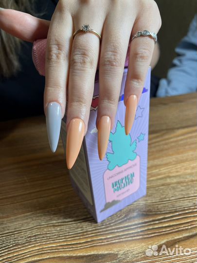 Модель на маникюр