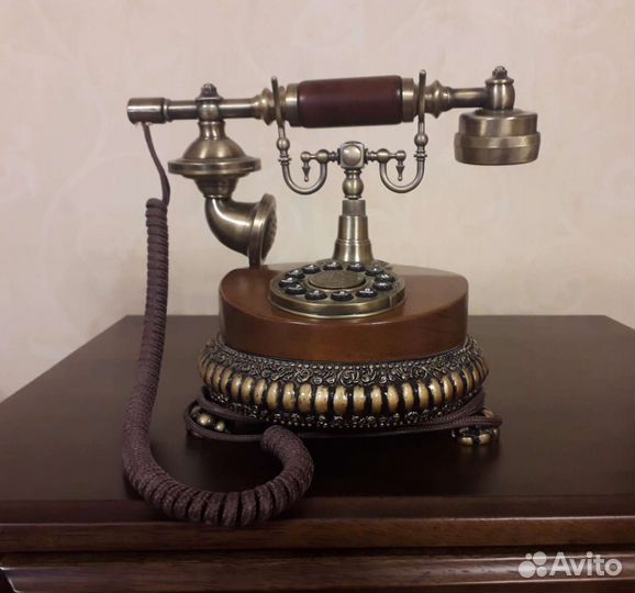 Телефонный аппарат ретро
