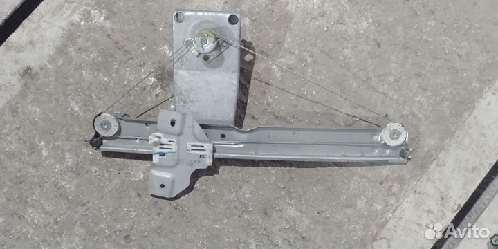 Задний левый стеклоподъемник Renault duster1