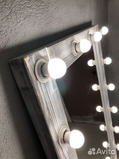 Гримерное зеркало с подсветкой