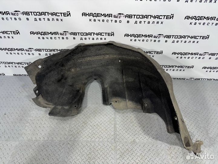 Подкрылок задний правый Toyota Corolla E150