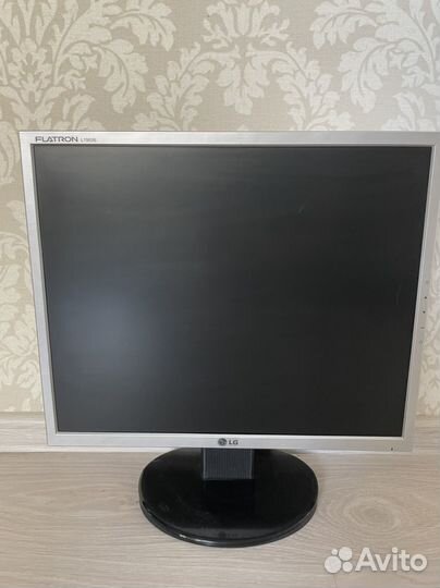 Монитор LG 19''