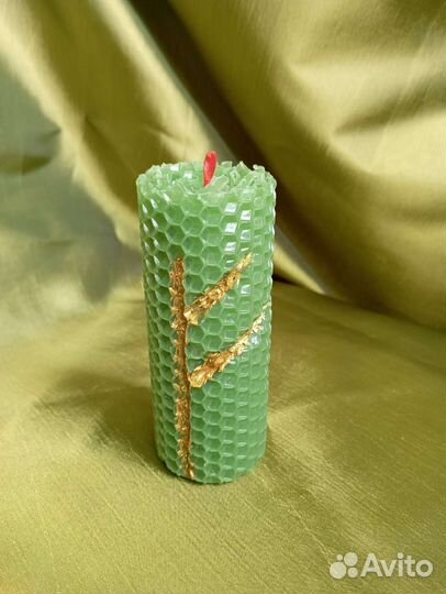 Свечи из вощины с рунной фэху и мятой