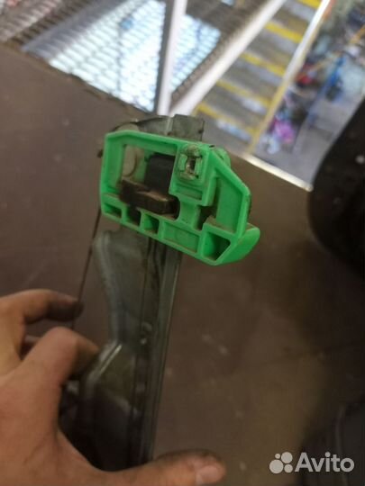 Передний левый стеклоподъёмник Renault Scenic 2