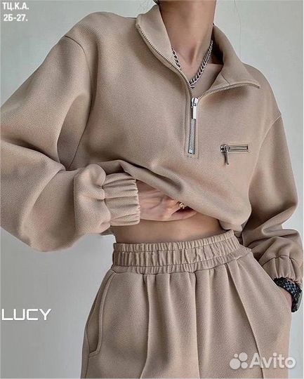 Женский спортивный костюм