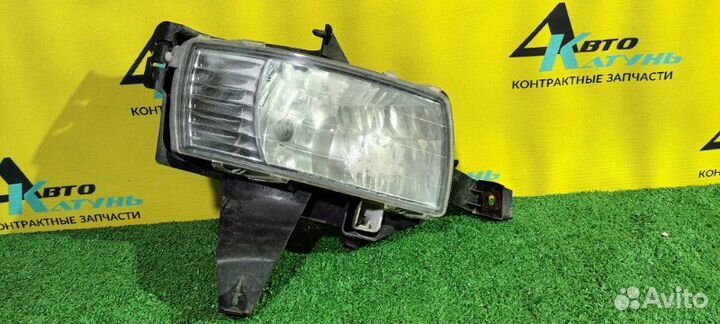 Фара противотуманная правая Toyota Isis ZNM10G