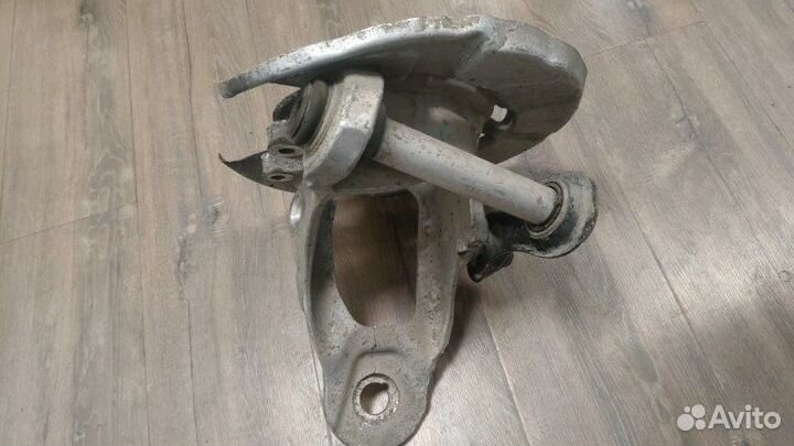 Кулак поворотный задний правый Bmw X5 E70 N62N