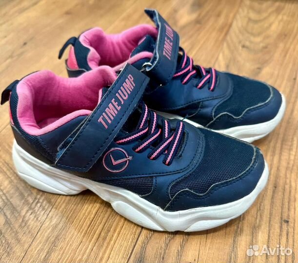 Кроссовки на девочку 30-31 размер