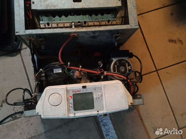 Настенный газовый котел на запчасти