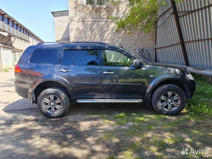 Mitsubishi Pajero Sport 2.5 AT, 2011, 208 300 км