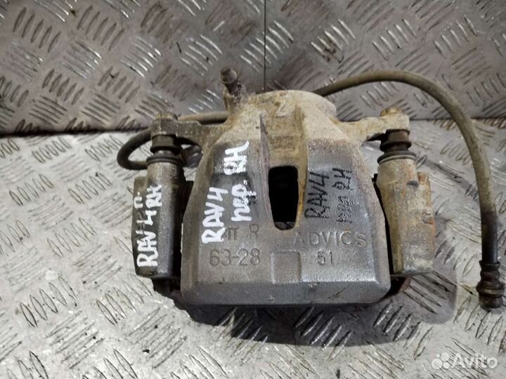 Суппорт передний Toyota Rav4 XA40