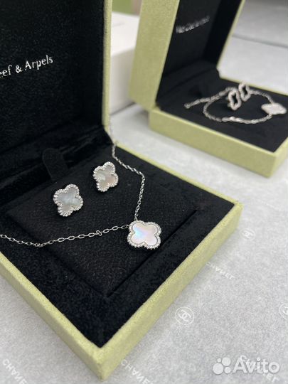 Серьги пусеты van cleef