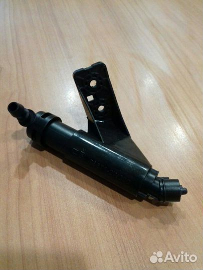 Форсунка омывателя фар левая Hyundai Santa Fe 2012