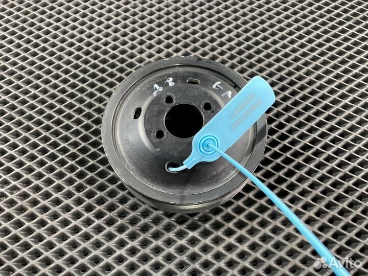 Шкив помпы Audi A8 D3/4E рест. 2006 07D121031D