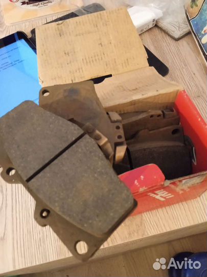 Тормозные колодки передние