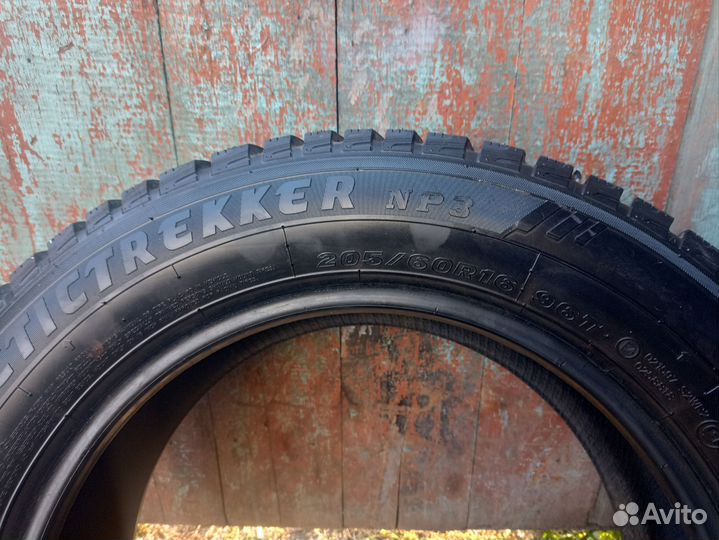Maxxis ArcticTrekker NP3 205/60 R16