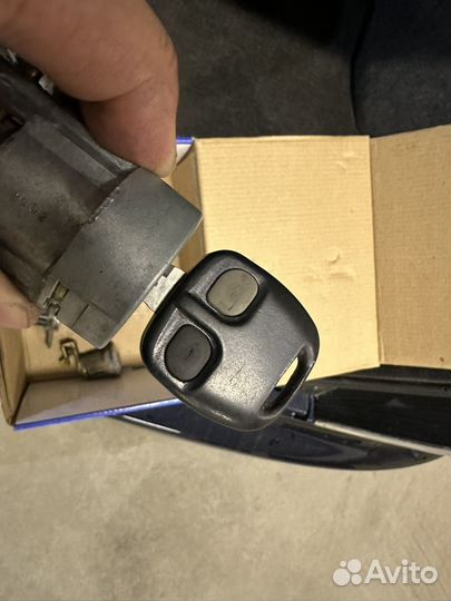 Комплект личинок с ключом от lancer evolution 8