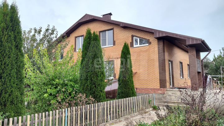 Дом 240 м² на участке 9 сот.