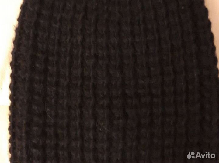 Две шапки женские