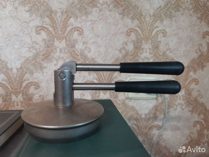 Закаточная машинка для банок