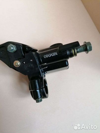 Главный тормозной цилиндр (передний) в сборе M10