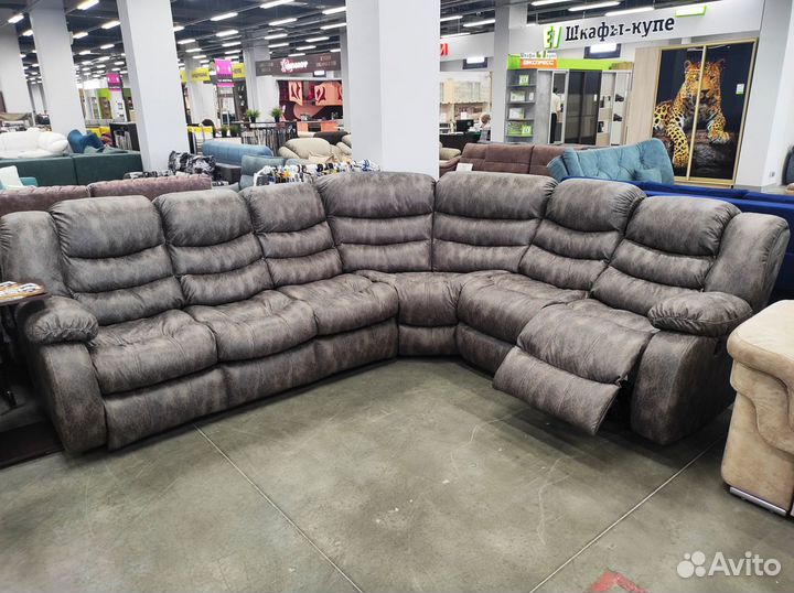 Угловой диван с реклайнером от фабрики
