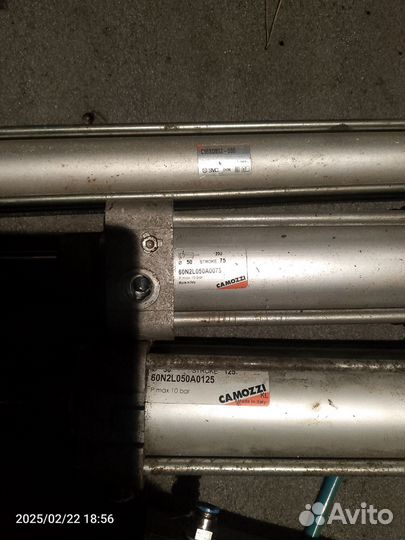 Цилиндры пневматические в хорошем состояние