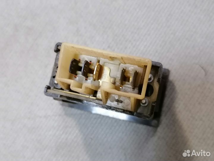 Кнопка обогрева задн.стекла Toyota Lite Ace 1989