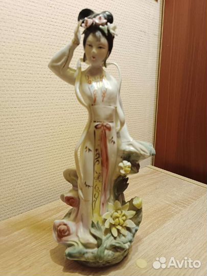 Статуэтка фарфор