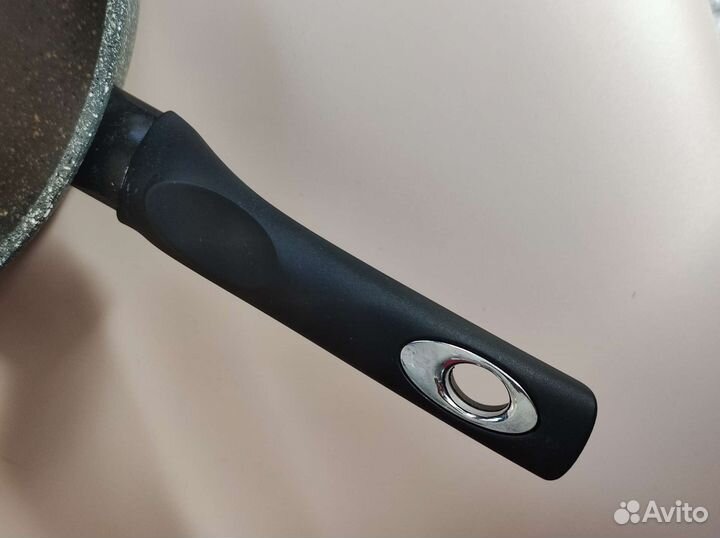 Сковорода литая 28