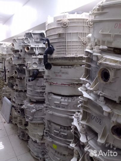 Много баков для стиральных машин