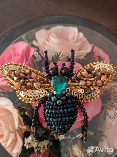 Брошь 