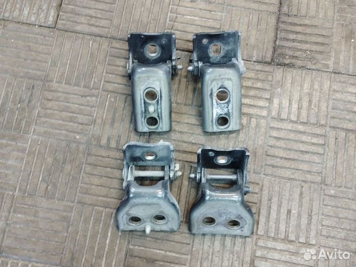 Петли дверные Citroen C4 B7 2013 год