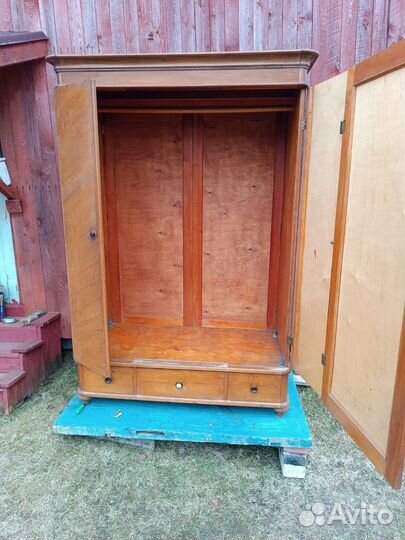 Шкаф платяной старинный