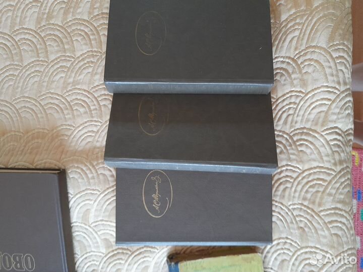 Художественные книги в ассортименте