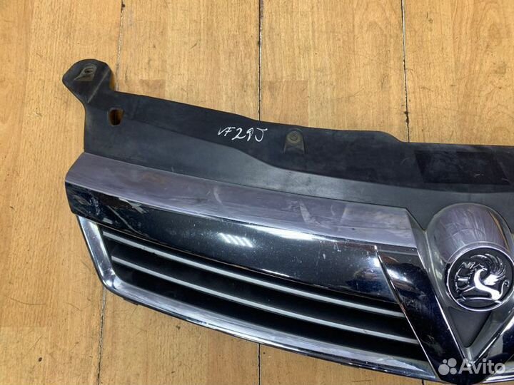 Решетка радиатора Opel Astra H хетчбэк 5-ти дв