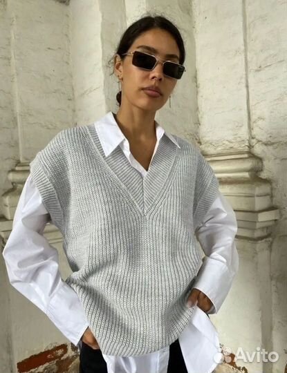 Жилет вязаный