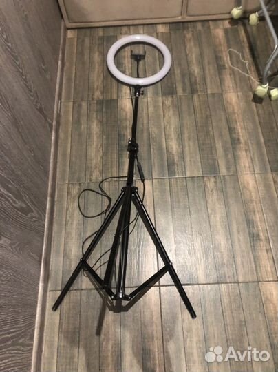Кольцевая лампа со штативом и много разных цветов