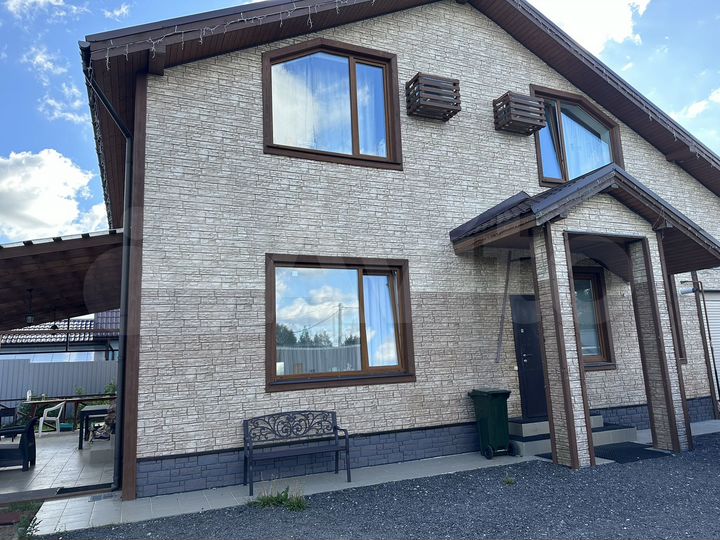 Дом 200 м² на участке 9 сот.